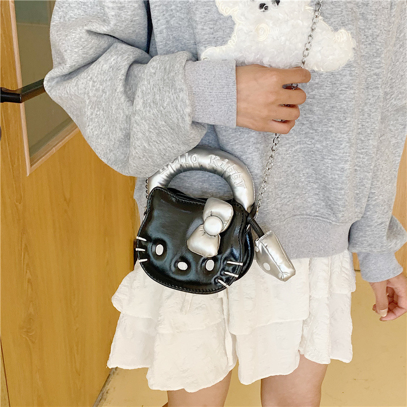 Sanrio Hello Kitty Crossbody M - Luxury Bags Japan のレビューと価格
