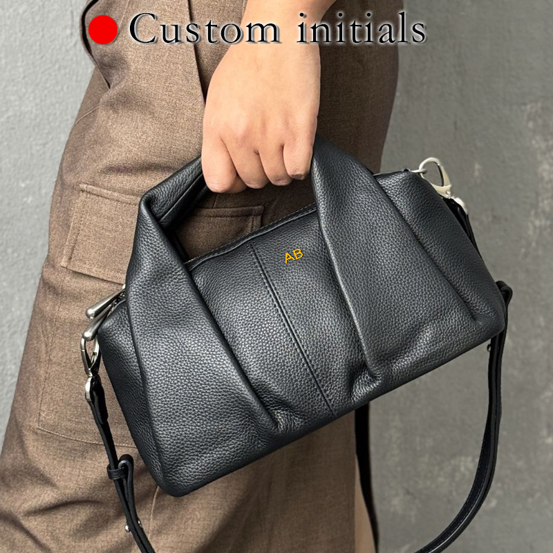 Custom Initials Leather Pillow - Luxury Bags Japan のレビューと価格
