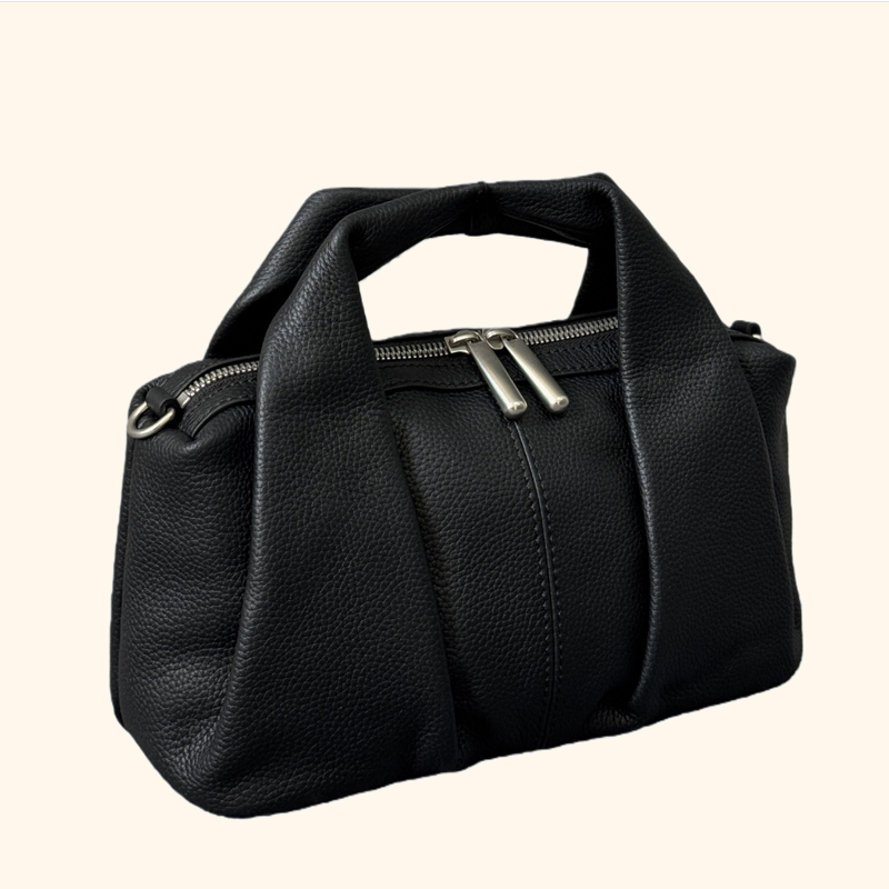 Custom Initials Leather Pillow - Luxury Bags Japan のレビューと価格